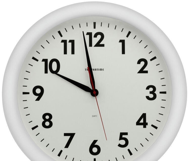 Настенные часы ТРОЙКА 61670611